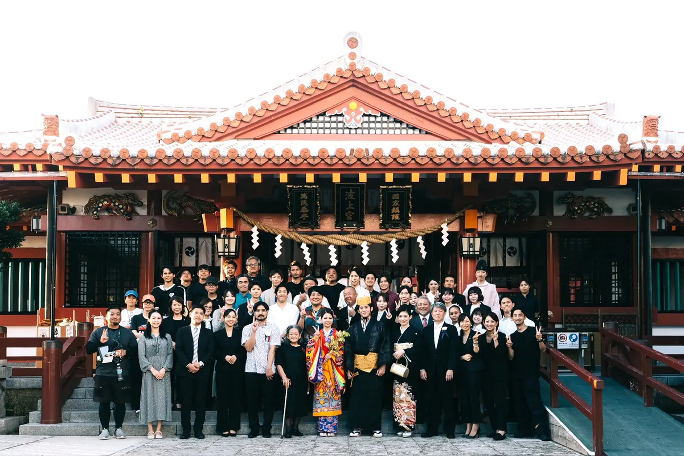 沖縄の伝統的な神社結婚式を舞台に、「永遠」と向き合う主人公と 「いつの世までも」の約束を描くヒューマンドラマ。琉球和婚×QAB琉球朝日放送、スペシャルドラマ『100年経ったら、またここで。』